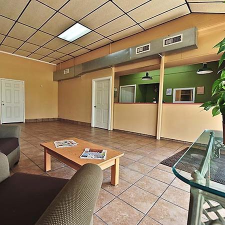 Relax Inn Guin Exterior photo